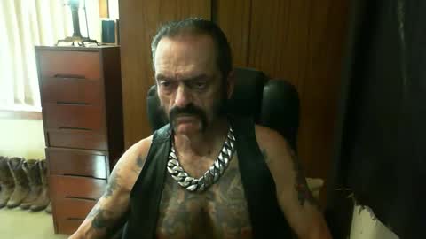 Snapshot of leathergreaser chatting on 01/20/25, 06:10 leathergreaser online show from 01/20/25, 06:10