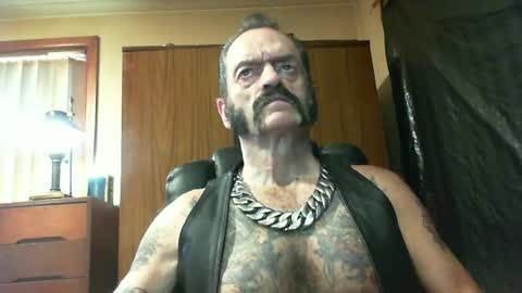 Snapshot of leathergreaser chatting on 01/27/25, 11:54 leathergreaser online show from 01/27/25, 11:54