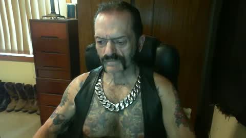 Snapshot of leathergreaser chatting on 01/28/25, 10:12 leathergreaser online show from 01/28/25, 10:12