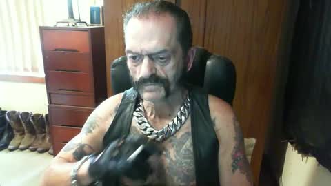 Snapshot of leathergreaser chatting on 01/29/25, 02:19 leathergreaser online show from 01/29/25, 02:19