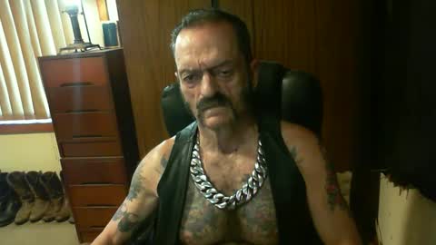Snapshot of leathergreaser chatting on 02/04/25, 11:49 leathergreaser online show from 02/04/25, 11:49