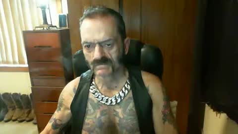 Snapshot of leathergreaser chatting on 02/14/25, 01:45 leathergreaser online show from 02/14/25, 01:45
