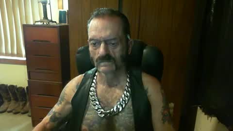 Snapshot of leathergreaser chatting on 02/18/25, 11:41 leathergreaser online show from 02/18/25, 11:41