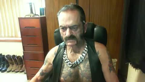 Snapshot of leathergreaser chatting on 02/20/25, 02:29 leathergreaser online show from 02/20/25, 02:29