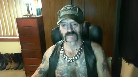 Snapshot of leathergreaser chatting on 03/11/25, 05:49 leathergreaser online show from 03/11/25, 05:49