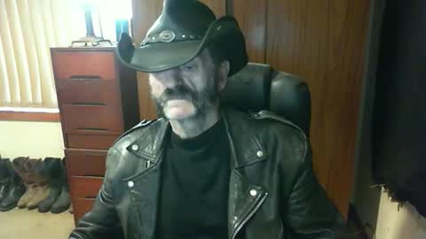 Snapshot of leathergreaser chatting on 09/09/25, 10:42 leathergreaser online show from 09/09/25, 10:42