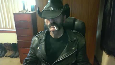Snapshot of leathergreaser chatting on 09/12/25, 12:00 leathergreaser online show from 09/12/25, 12:00