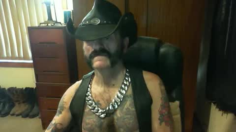 Snapshot of leathergreaser chatting on 09/13/25, 12:10 leathergreaser online show from 09/13/25, 12:10