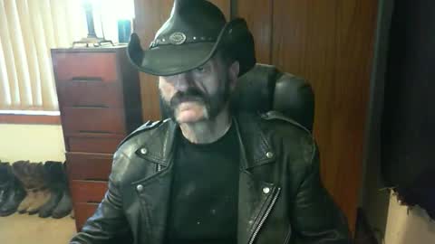Snapshot of leathergreaser chatting on 09/13/25, 09:14 leathergreaser online show from 09/13/25, 09:14