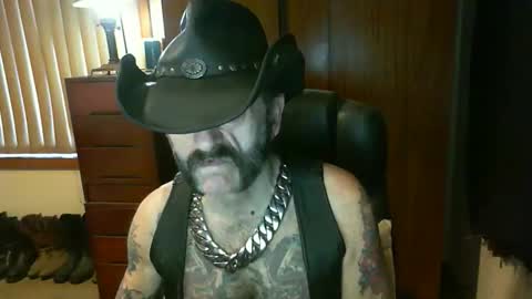 Snapshot of leathergreaser chatting on 09/14/25, 08:41 leathergreaser online show from 09/14/25, 08:41
