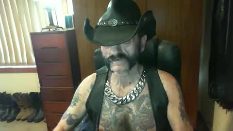 Snapshot of leathergreaser chatting on 09/19/25, 12:12 leathergreaser online show from 09/19/25, 12:12