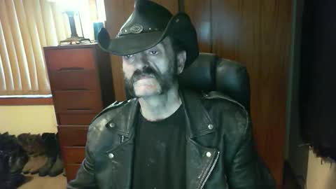 Snapshot of leathergreaser chatting on 09/19/25, 08:20 leathergreaser online show from 09/19/25, 08:20