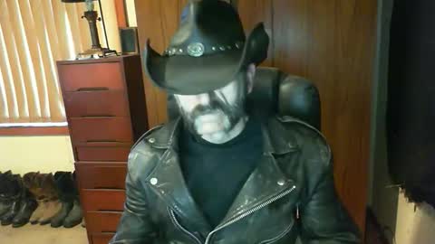 Snapshot of leathergreaser chatting on 09/20/25, 08:32 leathergreaser online show from 09/20/25, 08:32