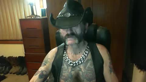 Snapshot of leathergreaser chatting on 09/21/25, 08:38 leathergreaser online show from 09/21/25, 08:38