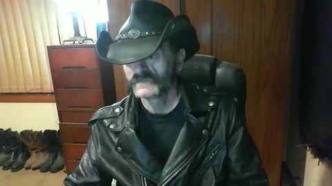 Snapshot of leathergreaser chatting on 09/22/25, 05:26 leathergreaser online show from 09/22/25, 05:26