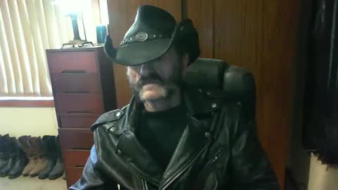 Snapshot of leathergreaser chatting on 09/24/25, 01:09 leathergreaser online show from 09/24/25, 01:09