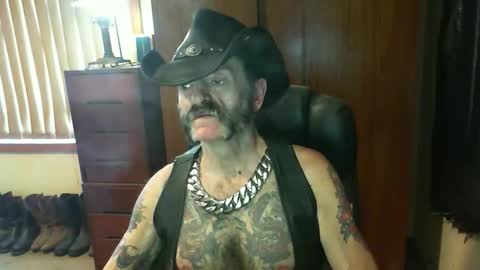 Snapshot of leathergreaser chatting on 09/25/25, 02:04 leathergreaser online show from 09/25/25, 02:04