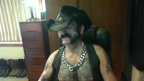 Snapshot of leathergreaser chatting on 09/27/25, 12:15 leathergreaser online show from 09/27/25, 12:15