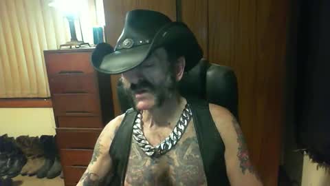 Snapshot of leathergreaser chatting on 09/28/25, 08:42 leathergreaser online show from 09/28/25, 08:42