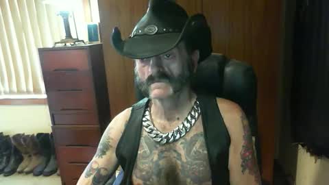 Snapshot of leathergreaser chatting on 10/06/25, 12:08 leathergreaser online show from 10/06/25, 12:08