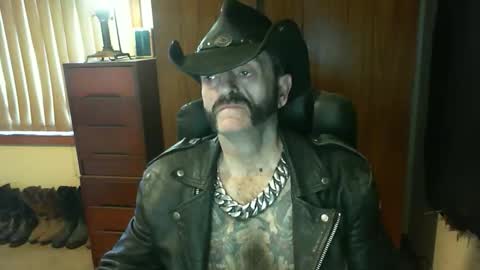 Snapshot of leathergreaser chatting on 10/13/25, 09:04 leathergreaser online show from 10/13/25, 09:04