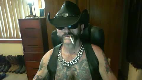 Snapshot of leathergreaser chatting on 10/16/25, 02:01 leathergreaser online show from 10/16/25, 02:01