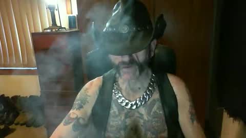 Snapshot of leathergreaser chatting on 10/19/25, 07:25 leathergreaser online show from 10/19/25, 07:25