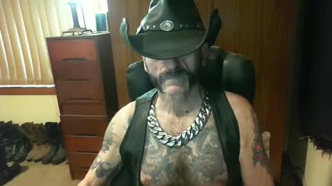 Snapshot of leathergreaser chatting on 10/21/25, 07:47 leathergreaser online show from 10/21/25, 07:47
