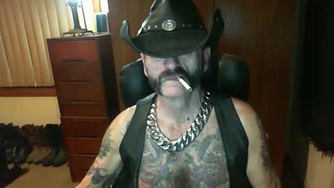 Snapshot of leathergreaser chatting on 10/23/25, 01:21 leathergreaser online show from 10/23/25, 01:21