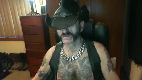 Snapshot of leathergreaser chatting on 10/25/25, 08:11 leathergreaser online show from 10/25/25, 08:11