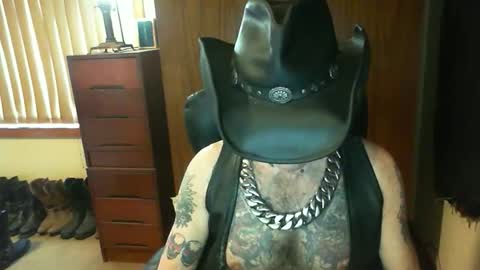 Snapshot of leathergreaser chatting on 10/25/25, 09:53 leathergreaser online show from 10/25/25, 09:53