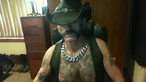 Snapshot of leathergreaser chatting on 10/26/25, 08:04 leathergreaser online show from 10/26/25, 08:04