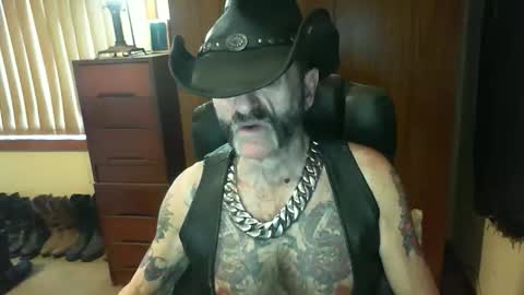 Snapshot of leathergreaser chatting on 10/29/25, 10:11 leathergreaser online show from 10/29/25, 10:11