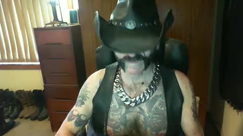 Snapshot of leathergreaser chatting on 10/30/25, 09:48 leathergreaser online show from 10/30/25, 09:48