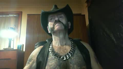 Snapshot of leathergreaser chatting on 10/31/25, 07:37 leathergreaser online show from 10/31/25, 07:37