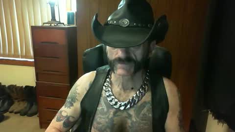 Snapshot of leathergreaser chatting on 11/01/25, 08:22 leathergreaser online show from 11/01/25, 08:22