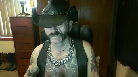 Snapshot of leathergreaser chatting on 11/03/25, 10:21 leathergreaser online show from 11/03/25, 10:21