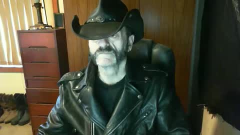 Snapshot of leathergreaser chatting on 11/04/25, 08:19 leathergreaser online show from 11/04/25, 08:19