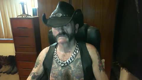 Snapshot of leathergreaser chatting on 11/05/25, 08:25 leathergreaser online show from 11/05/25, 08:25