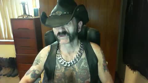 Snapshot of leathergreaser chatting on 11/10/25, 10:31 leathergreaser online show from 11/10/25, 10:31