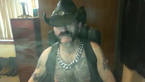Snapshot of leathergreaser chatting on 11/12/25, 11:25 leathergreaser online show from 11/12/25, 11:25