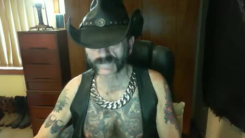 Snapshot of leathergreaser chatting on 11/13/25, 09:03 leathergreaser online show from 11/13/25, 09:03