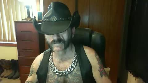 Snapshot of leathergreaser chatting on 11/16/25, 10:15 leathergreaser online show from 11/16/25, 10:15