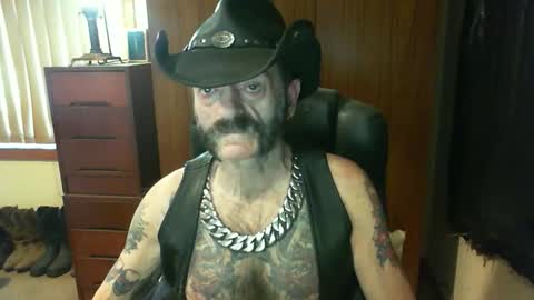 Snapshot of leathergreaser chatting on 11/17/25, 11:43 leathergreaser online show from 11/17/25, 11:43
