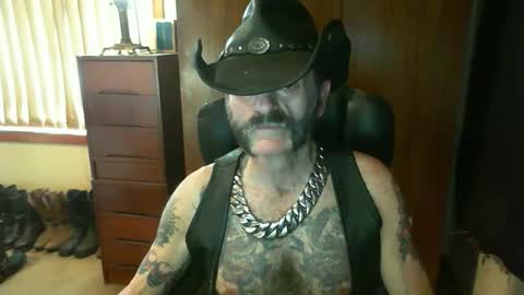 Snapshot of leathergreaser chatting on 11/23/25, 07:19 leathergreaser online show from 11/23/25, 07:19