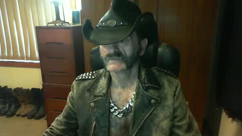 Snapshot of leathergreaser chatting on 11/23/25, 07:24 leathergreaser online show from 11/23/25, 07:24