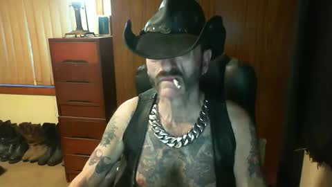 Snapshot of leathergreaser chatting on 11/28/25, 06:43 leathergreaser online show from 11/28/25, 06:43