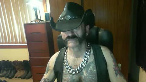 Snapshot of leathergreaser chatting on 12/02/25, 11:45 leathergreaser online show from 12/02/25, 11:45