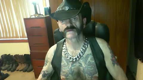 Snapshot of leathergreaser chatting on 12/03/25, 10:41 leathergreaser online show from 12/03/25, 10:41