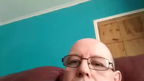 Snapshot of leatherpants68 chatting on 09/23/25, 02:42 leatherpants68 online show from 09/23/25, 02:42